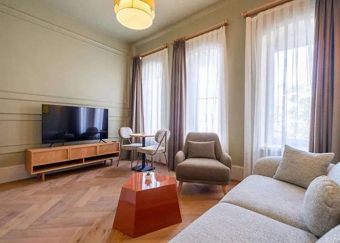 Mayer Select Apartment